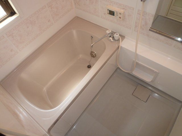 バス・シャワールーム　広めの浴室です。（自動お湯張りです）