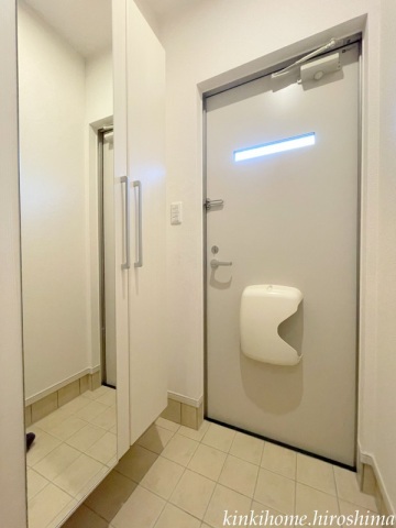 玄関　写真は参考写真です。現況を優先してください。