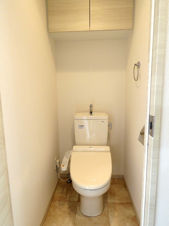 トイレ　温水洗浄機能付きです