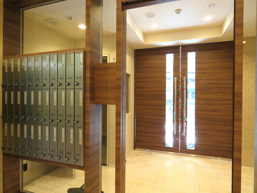 エントランス　オートロック・モニタ付インターホン有り