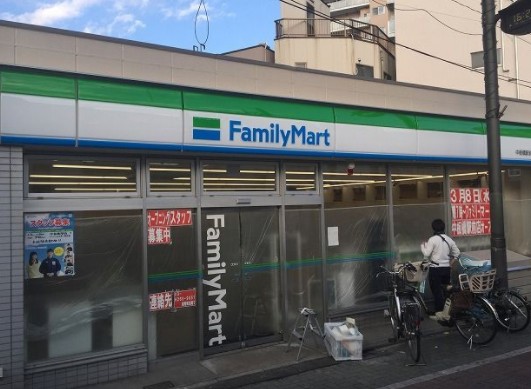 コンビニ　ファミリーマート中板橋駅前店（コンビニ）まで713m