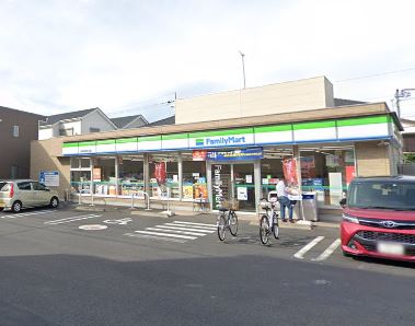 コンビニ　ファミリーマート海老名東柏ケ谷店（コンビニ）まで124m