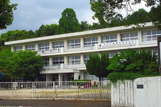 小学校　東部小学校（小学校）まで900m