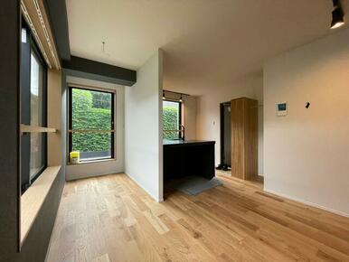 居室・リビング　※別部屋の参考写真です。