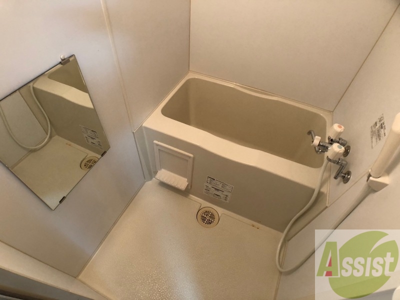 バス・シャワールーム　お風呂になります。一日の疲れを癒してくださいね。