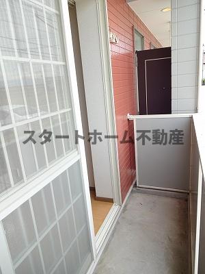 バルコニー　外からの目が気にならないバルコニーで洗濯物が干せます