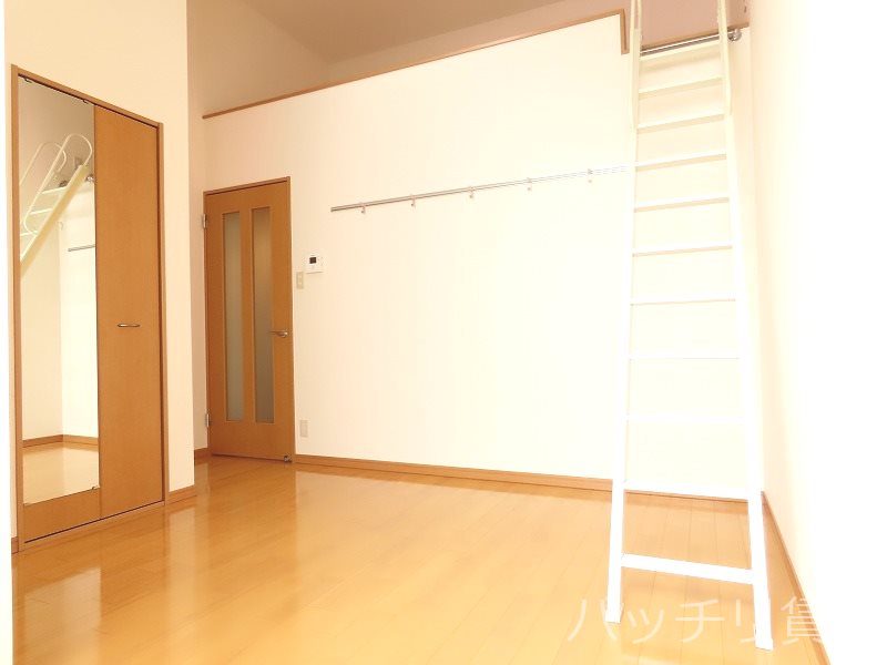 居室・リビング　※写真は同物件の別号室の為、現状を優先します。