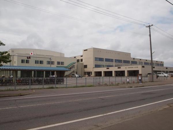 中学校　五所川原市立五所川原第一中学校（中学校）まで1048m