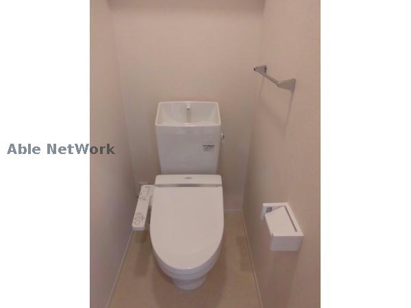 トイレ　温水洗浄便座です