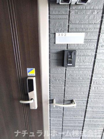 玄関　玄関ドア（カードキー）