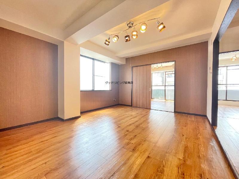 居室・リビング　502号室の写真