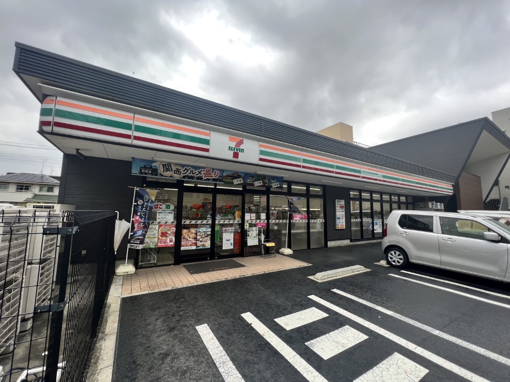 コンビニ　セブンイレブン 竹ノ塚店（コンビニ）まで690m