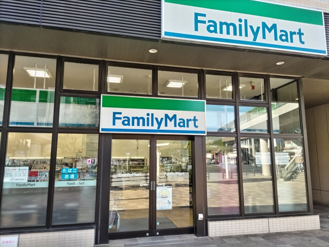 コンビニ　ファミリーマート　武蔵浦和マークス店（コンビニ）まで500m