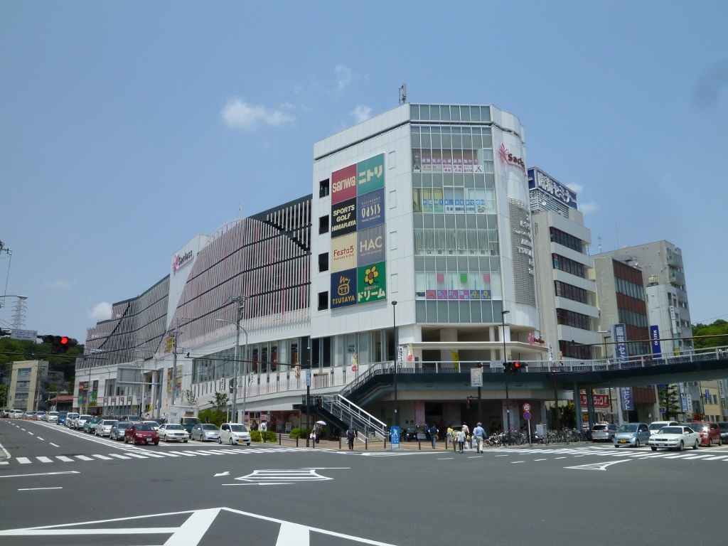 ショッピングセンター　Saclass(サクラス)戸塚（ショッピングセンター）まで287m