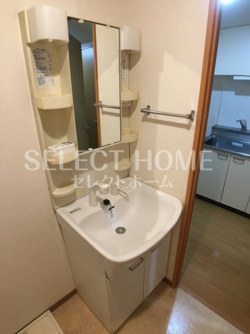 洗面設備　朝の支度にも助かる、独立の洗髪洗面化粧台