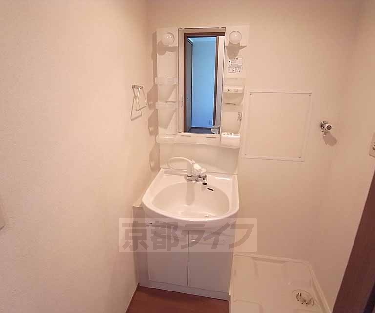 その他設備　独立洗面台です。