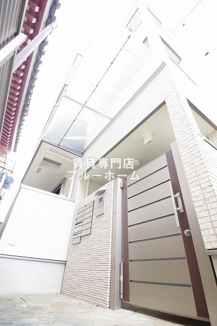 建物外観　木造3階建ての物件！