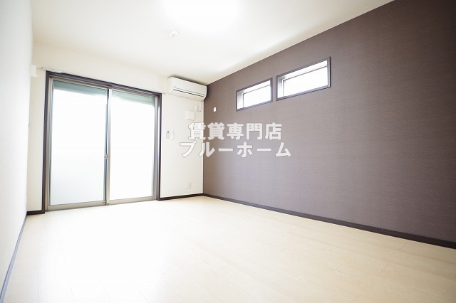 居室・リビング　8.4帖の広々とした洋室！