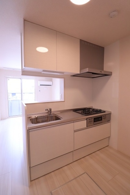 キッチン　三口ガスコンログリル付システムキッチン