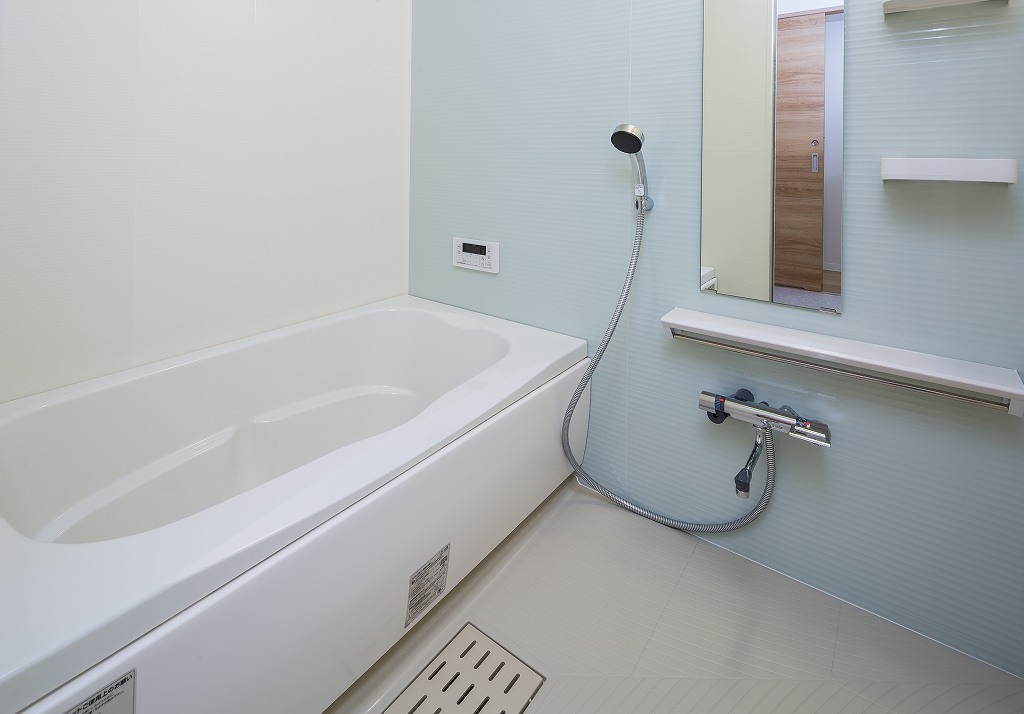 バス・シャワールーム　※反転タイプとなります。内装の色など異なる場合があります。