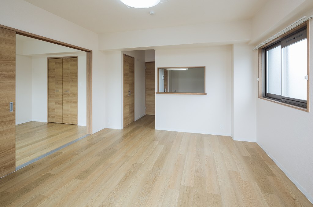 居室・リビング　※反転タイプとなります。内装の色など異なる場合があります。