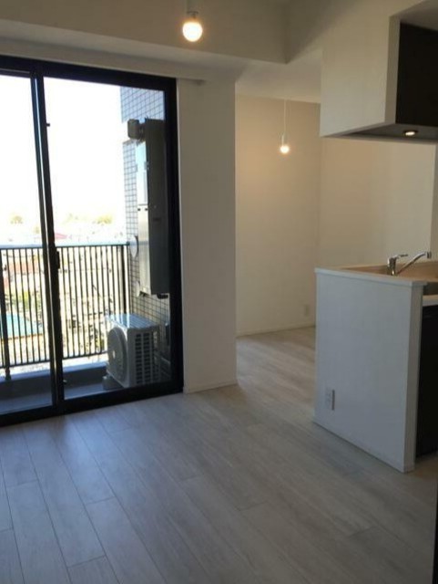 バルコニー　バルコニーあります