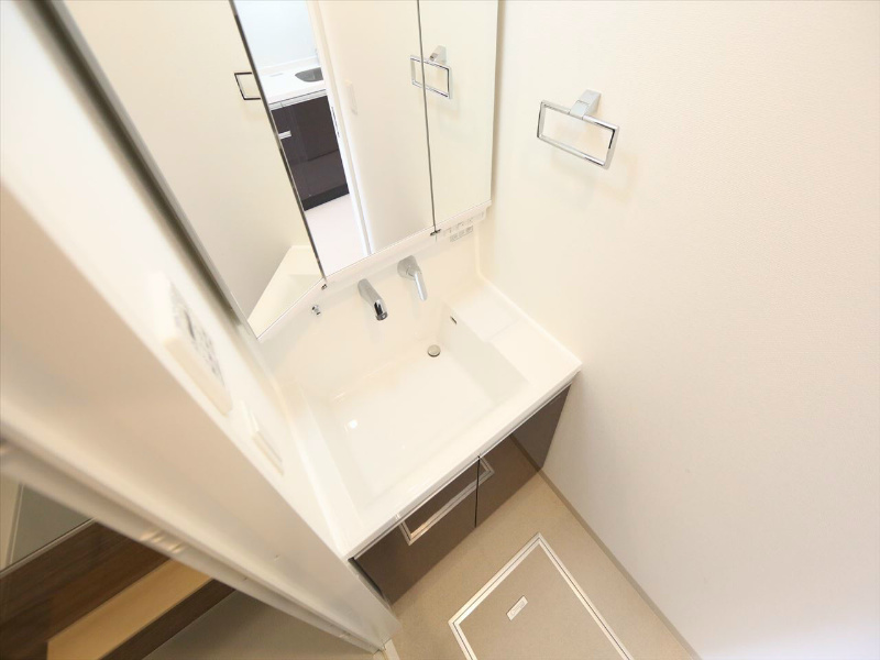 洗面設備　脱衣所　独立洗面台（シャンプードレッサー付）　イメージ写真