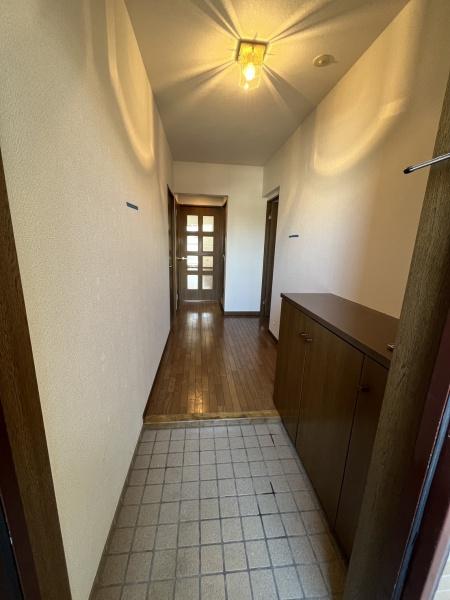 玄関　広々した玄関ホール