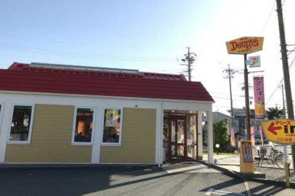 飲食店　デニーズ　成子店（飲食店）まで624m