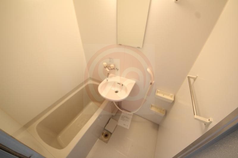 バス・シャワールーム　落ち着いた空間のお風呂です