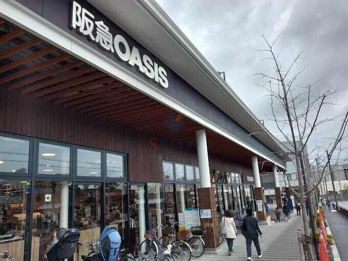 スーパー　阪急OASIS(阪急オアシス) 吹田片山店（スーパー）まで363m