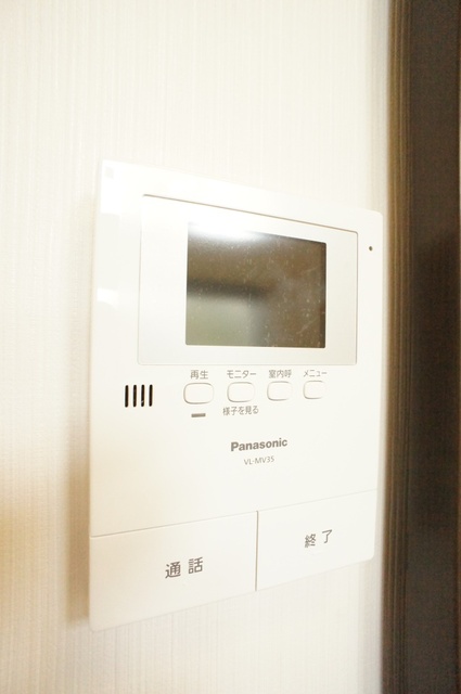 セキュリティ　ＴＶモニタ付インターホンなので突然の来訪者が来ても安心◎