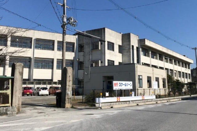 小学校　彦根市立鳥居本小学校（小学校）まで400m