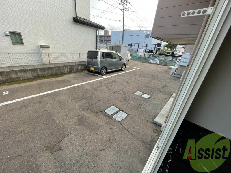 バルコニー　バルコニーは陽当たり良好で、洗濯物も乾きやすいですね