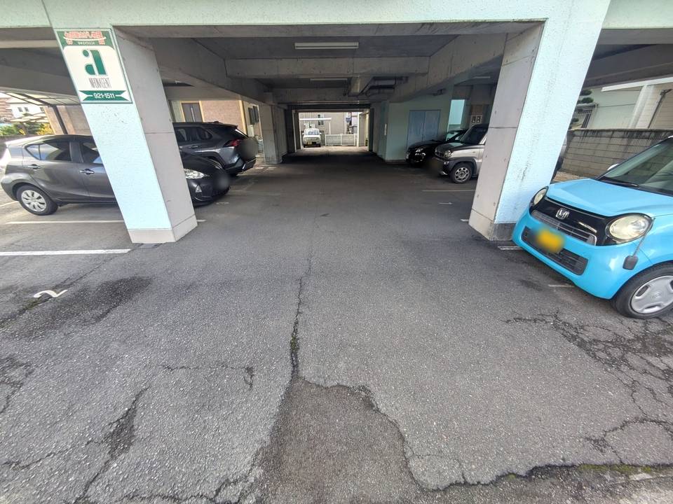 駐車場　駐車場