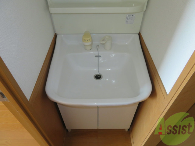 洗面設備　独立洗面台が付いているのもポイントです。