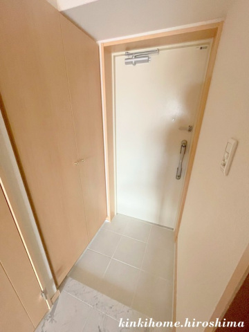 玄関　写真は別のお部屋です。※現況を優先