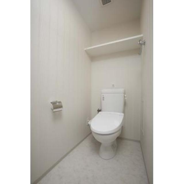 トイレ　※写真は同タイプ住戸です。