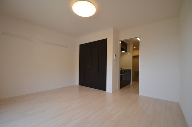 居室・リビング　８．７帖の洋室