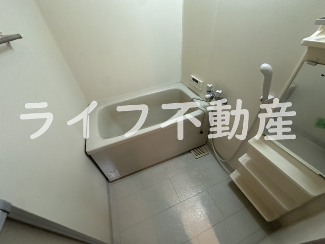 バス・シャワールーム　コンパクトで使いやすいお風呂です