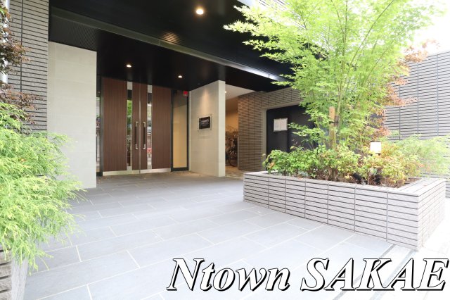 エントランス　落ち着いたエントランスです