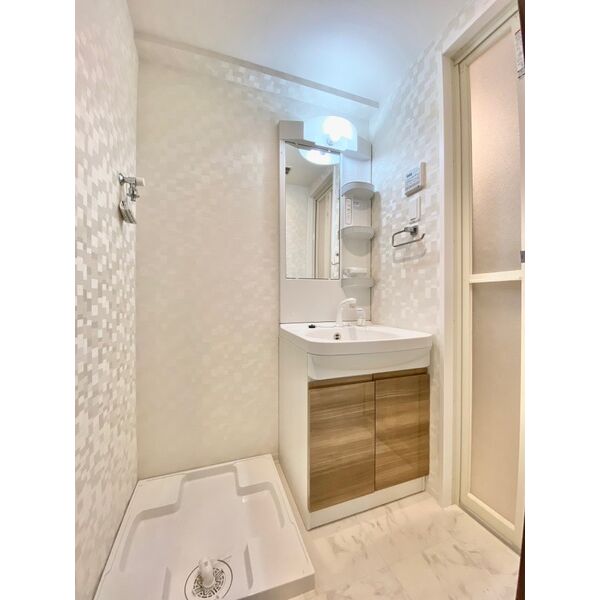 洗面設備　コンパクトで使いやすい洗面所です