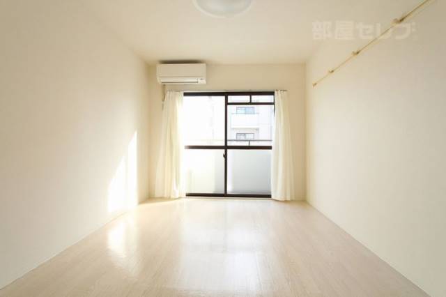 居室・リビング　※４２０内装写真参照