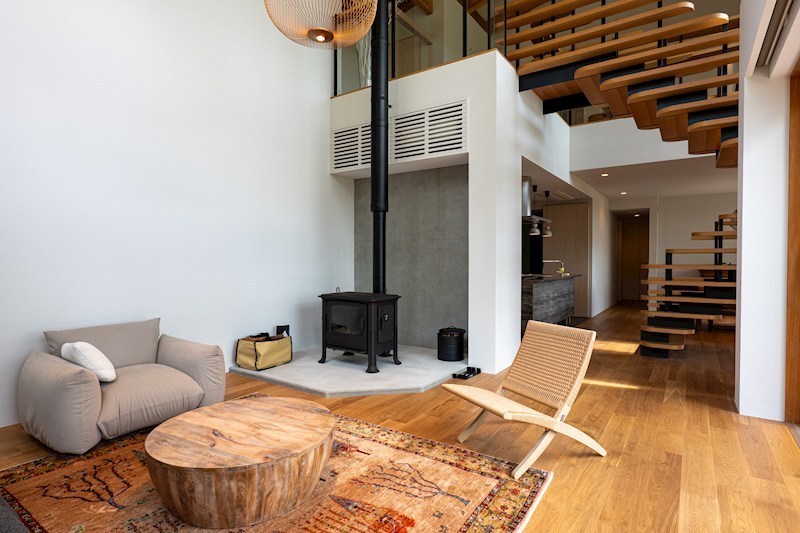 居室・リビング　開放感あふれる環境で、クリエイティブな仕事や読書に没頭できる