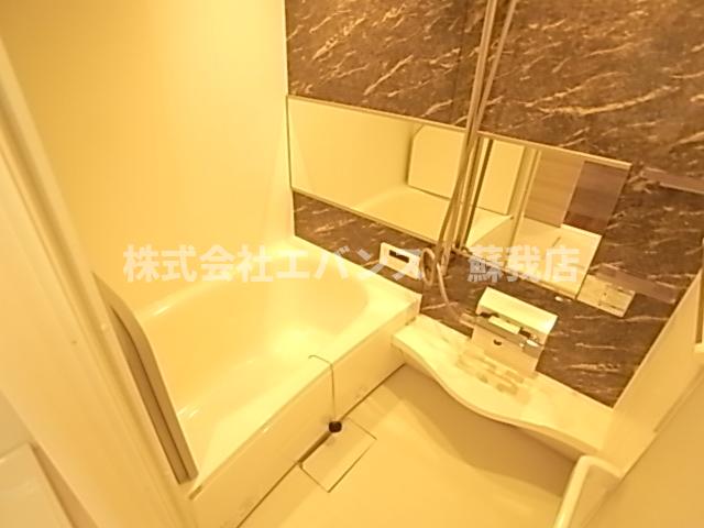 バス・シャワールーム　落ち着いた空間のお風呂です