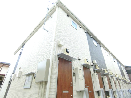 建物外観　明るい色合いの外観です