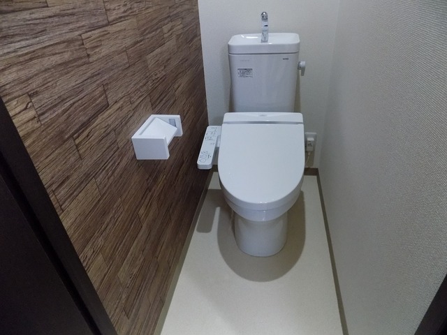 トイレ　同一施工会社同一仕様写真