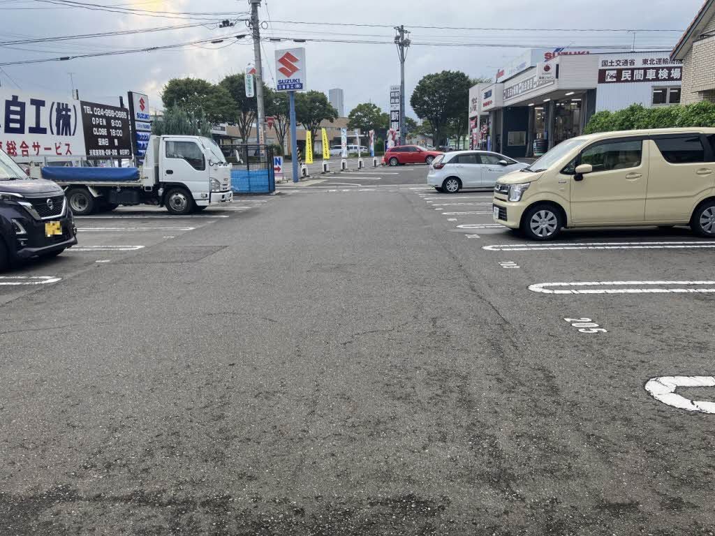 建物外観　駐車場