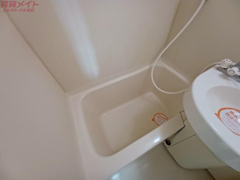 バス・シャワールーム　同型参考写真