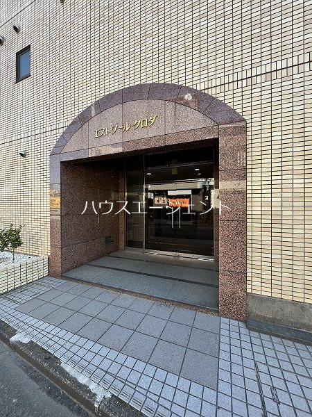 エントランス　きれいなエントランス部分です。